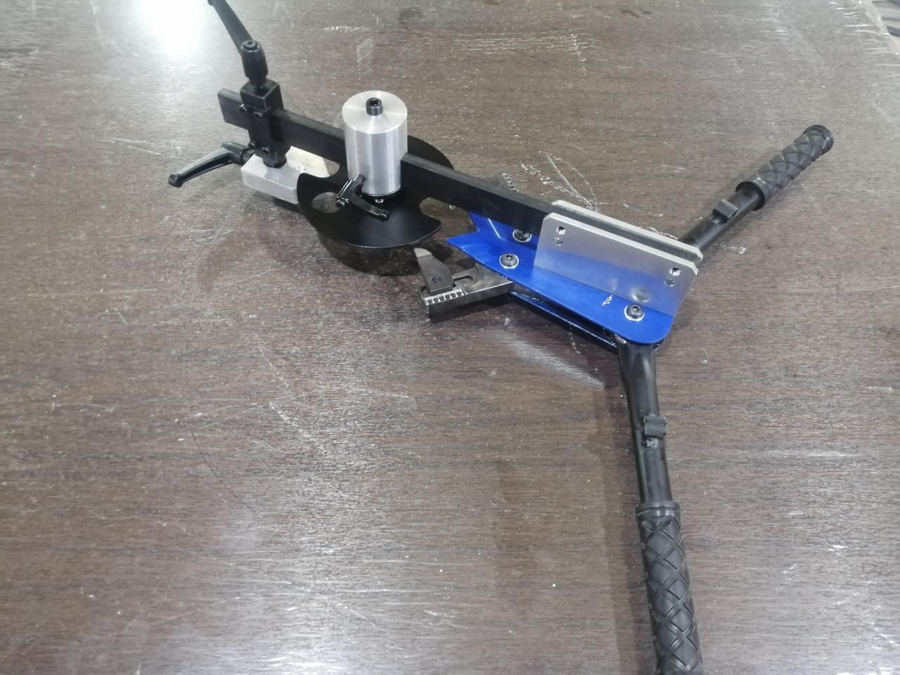 RUČNA KLEŠTA ZA SPAJANJE UGLA NA ALUMINIJUMSKIM PROFILIMA